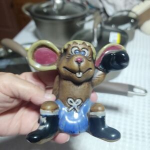 VINTAGE REDWARE EUC BOXER MICE FIGURINE
